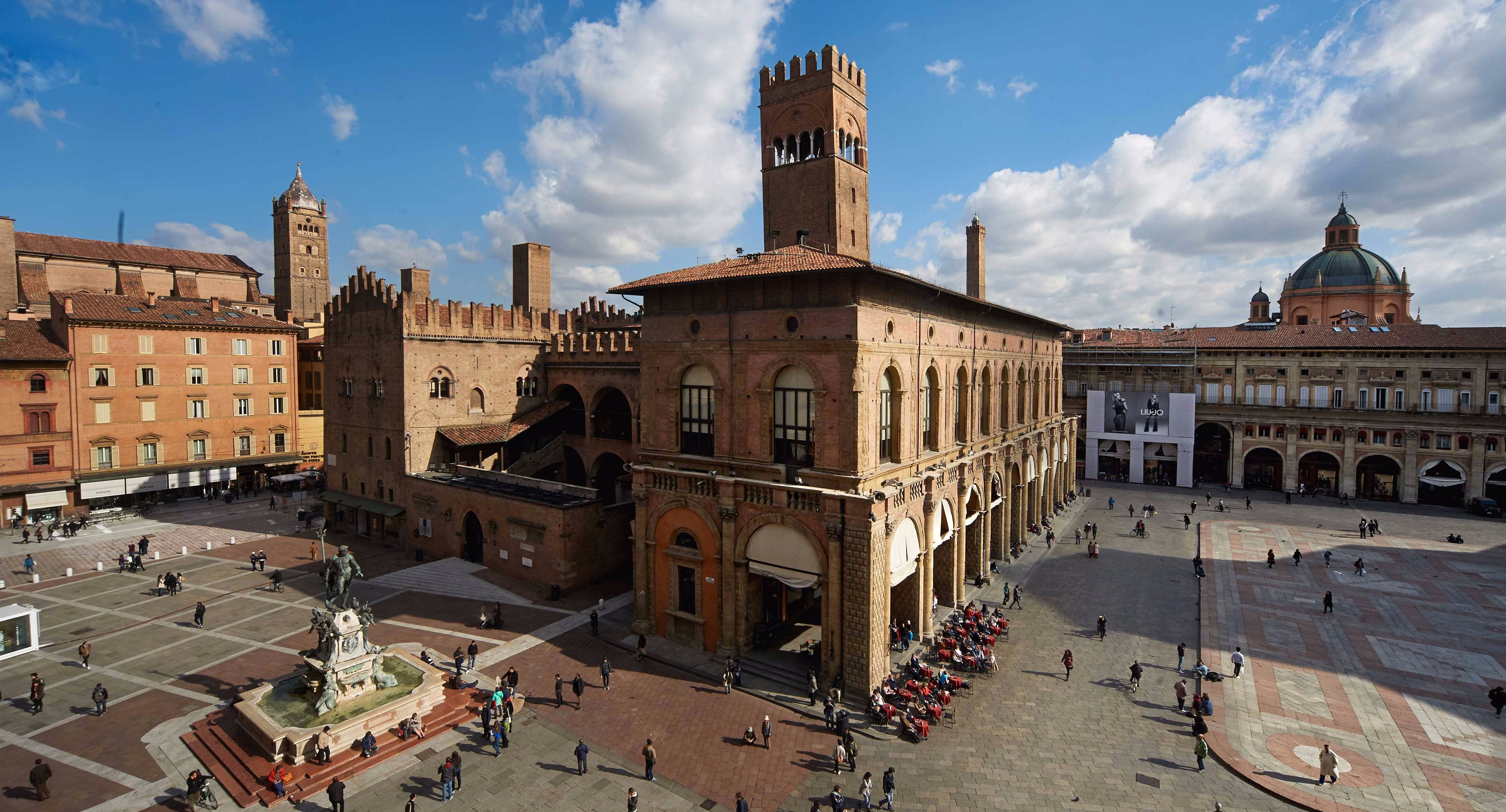 veduta-su-piazza-maggiore-BOLOGNA